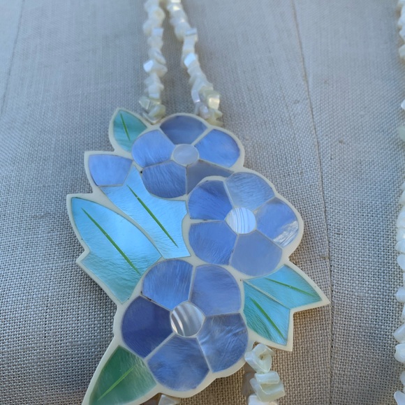 Vintage Shell Statement Necklace - Picture 4 of 7